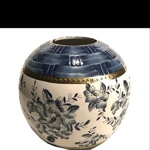 Blue & white Japanese vase round gold details vintage pottery